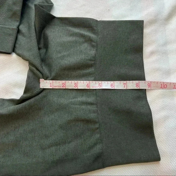 Lululemon Seamlessly Street Crop Heathered Gator Green Size 4 - Picture 9 of 11